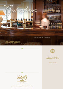 Nehmen Sie Platz an unserer Bar in Holzoptik.