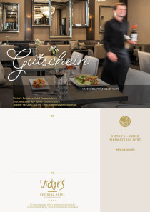 Das Victor's Restaurant mit dem modernen Interieur. Auf einem Tisch stehen appetitliche Speisen.