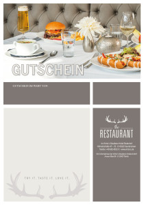 Auf dem Restauranttisch stehen appetitliche Speisen und Getränke.