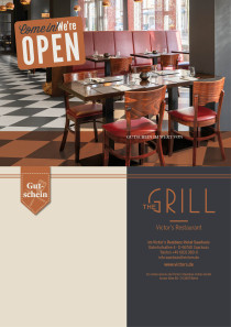 Eingedeckte Tische, rote Sitzbänke laden in The Grill ein.